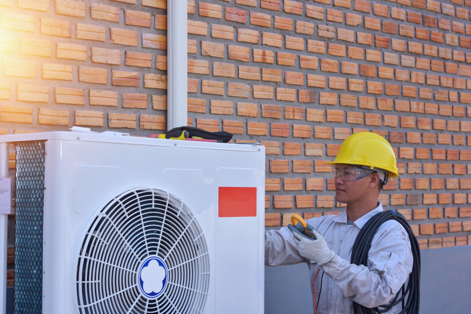 3 Common Issues With an Outside AC Unit and How to Fix Them - MetFab ...